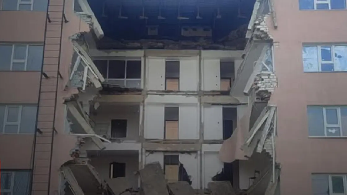 Часть студенческого общежития обрушилась в Атырау